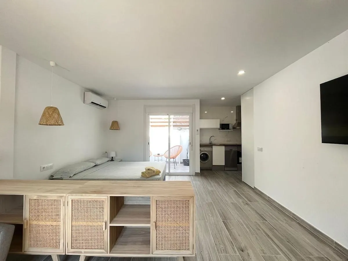 Beautiful Renovated Studio Castelldefels 0*,